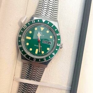 Timex Q Green Dial Reissue – Stainless Steel Retro Watch w/ Box